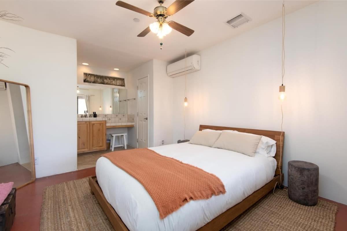 Renovated Lodge - Room 1 With Pool Access Joshua Tree Exteriör bild