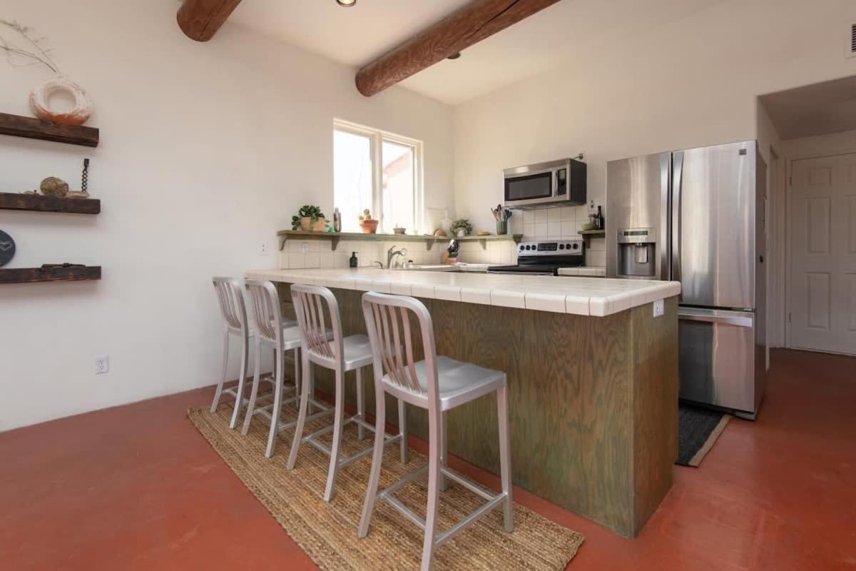 Renovated Lodge - Room 1 With Pool Access Joshua Tree Exteriör bild