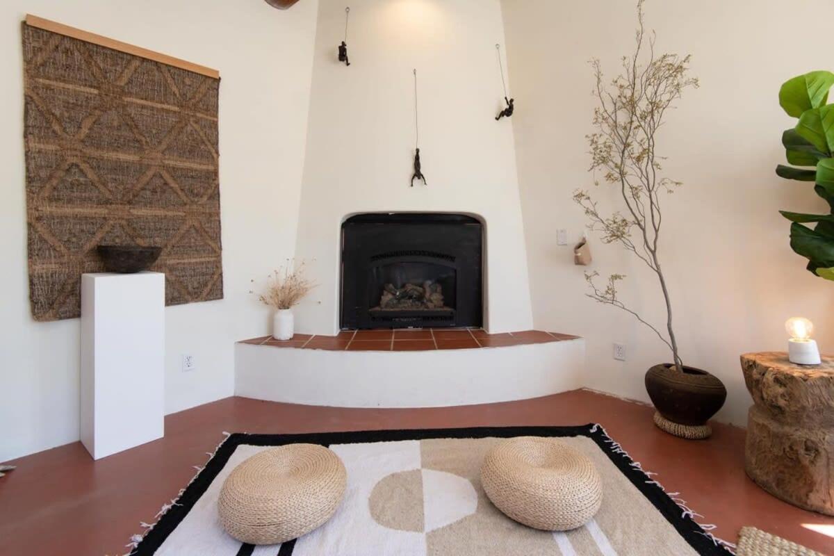 Renovated Lodge - Room 1 With Pool Access Joshua Tree Exteriör bild