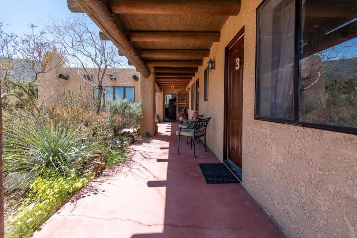 Renovated Lodge - Room 1 With Pool Access Joshua Tree Exteriör bild