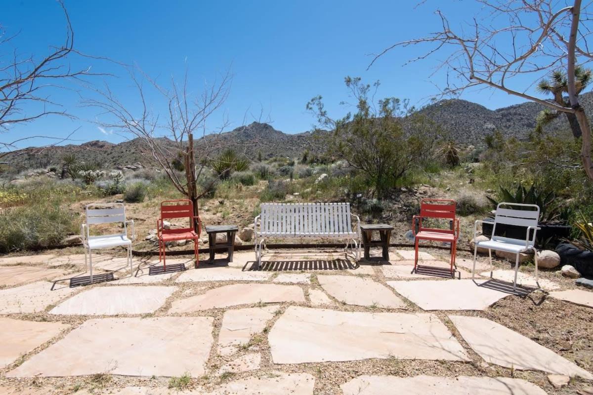 Renovated Lodge - Room 1 With Pool Access Joshua Tree Exteriör bild